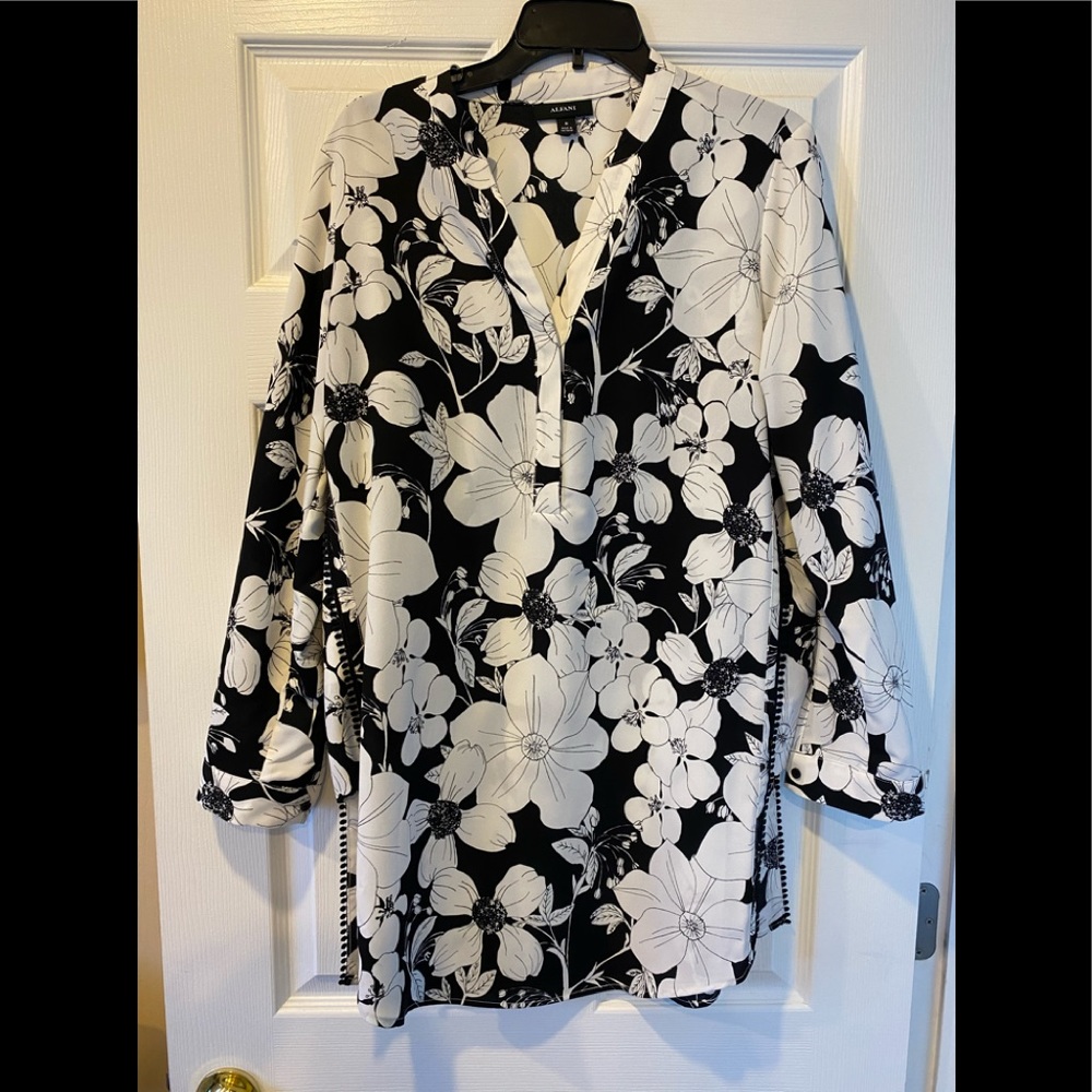 Alfani Size M tunic top